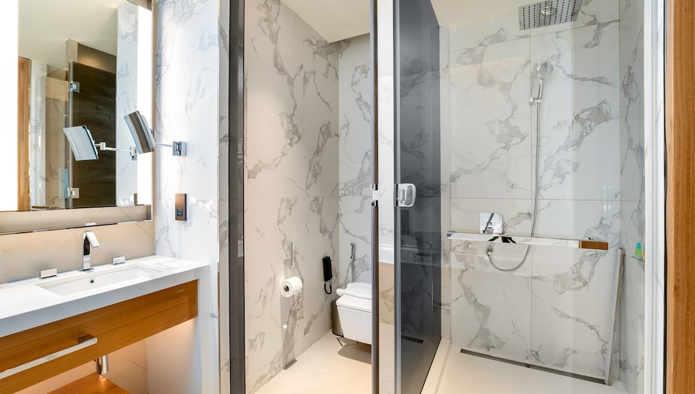Posh 2 BR in Address Opera Mall Access