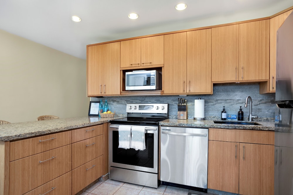 Waiohuli Beach Hale Ocean View Condos with Parking
