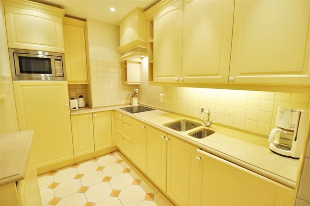 Pleasant Apartment With Nice View of Park