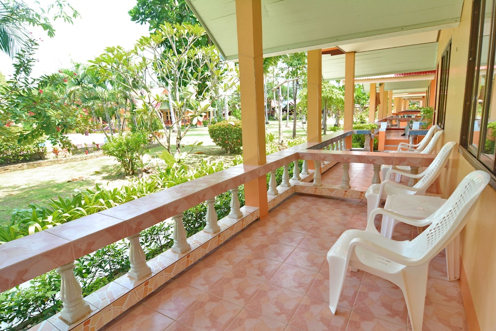Lanta Emerald Bungalow