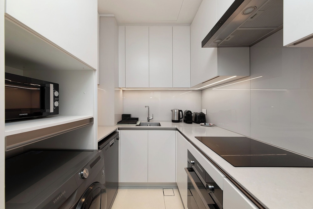 Famous Address Beach Resort JBR 1BR