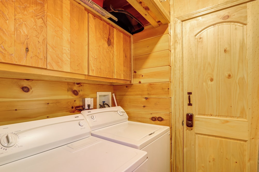 1 Mi to Nottely Lake: Home w/ Furnished Deck!