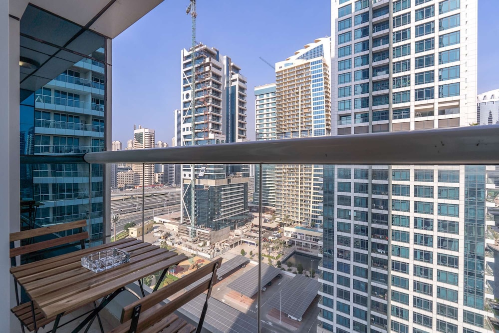 Sleeps 4 in This 2 Bedroom Apartment in Dubai Gate 2
