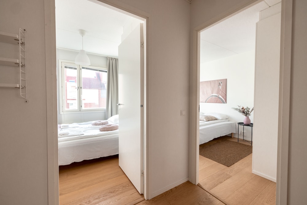 2ndhomes Modern & Cozy 2BR Apt w Balcony view 2