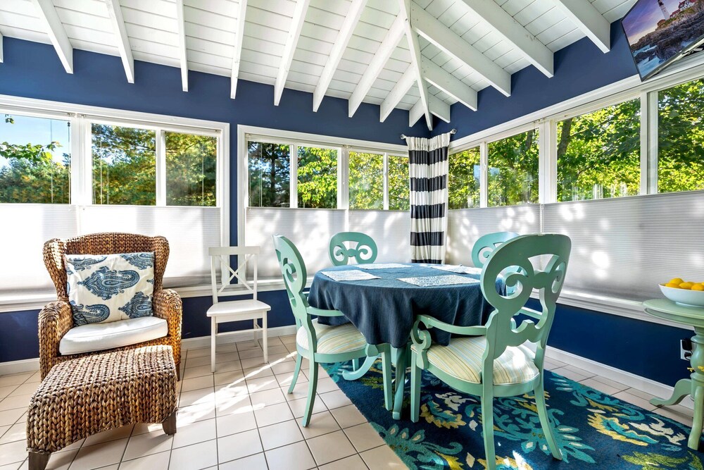 Captains Cottage Sleeps 6!