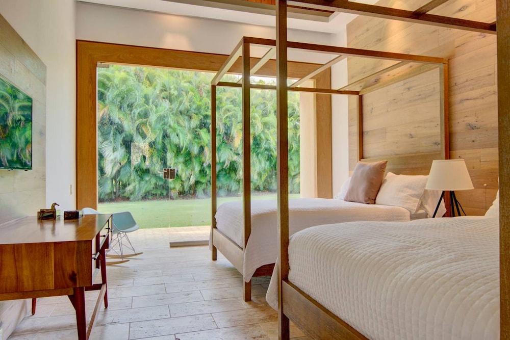 Architect s Estate w Pool Private Chef Butler