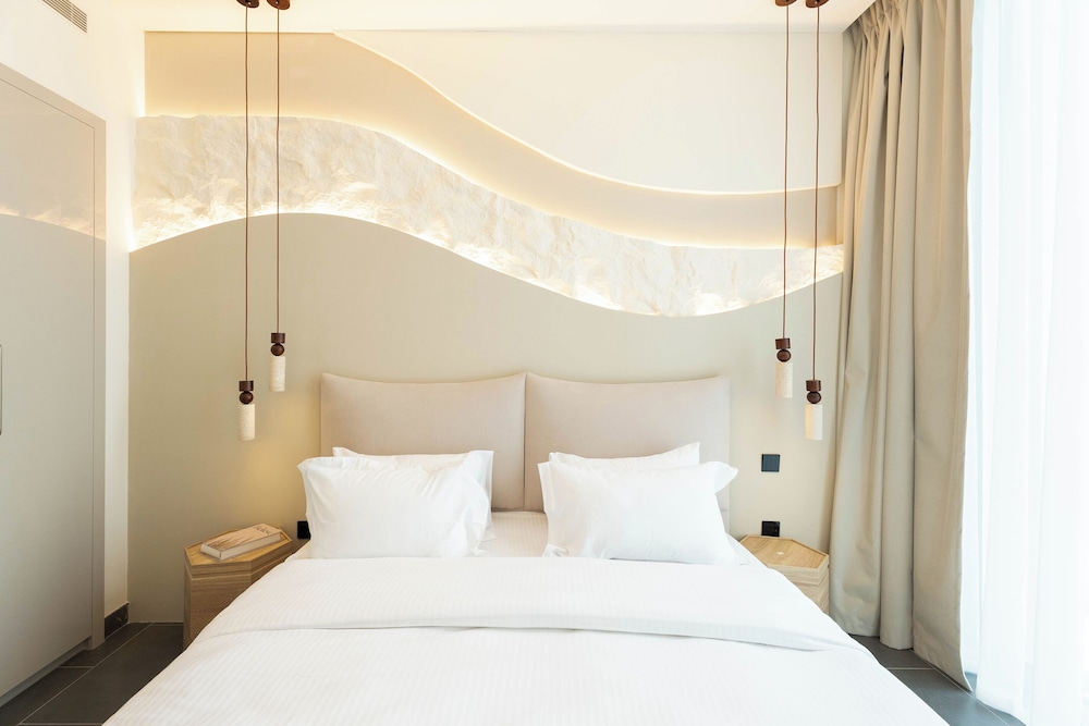 Chic 1BR Apartment - The Crest Dubai