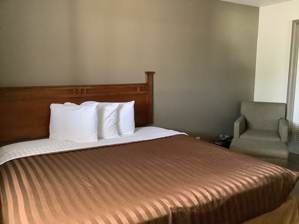 Dodge City Vacations - Silver Spur Vintage Inn  Suites - Property Image 50