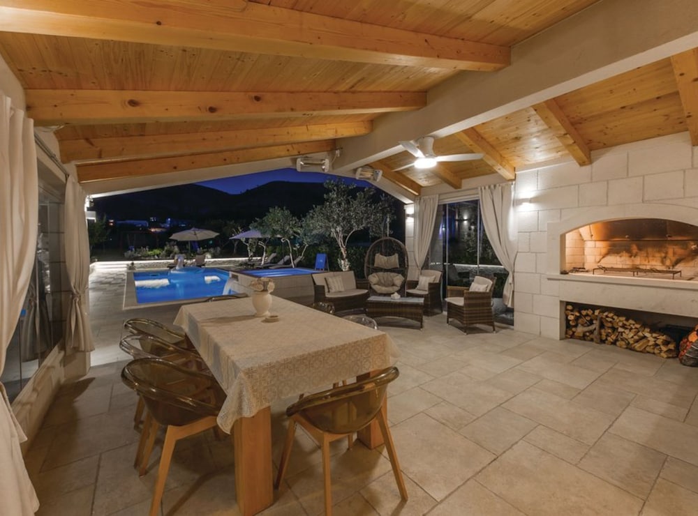 Luxury Villa Malo