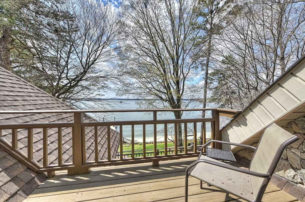 Landover Lodge by Avantstay Waterfront Dock