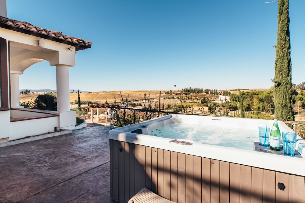 Via del Sur by Avantstay Private Spanish Villa w Views Walk to Wineries