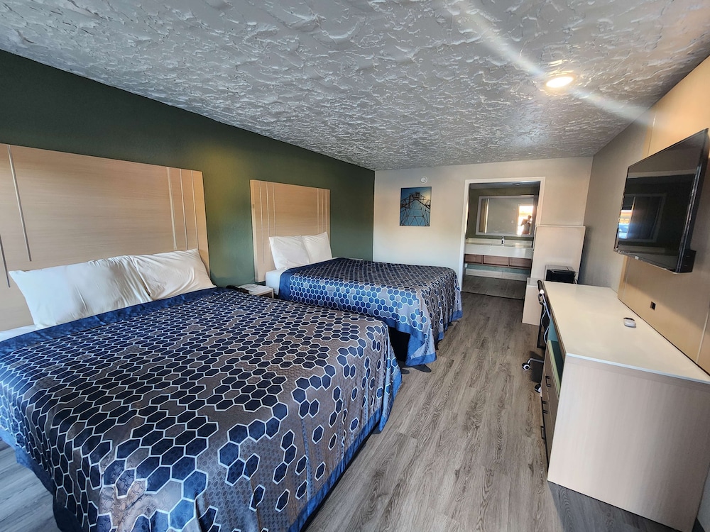 San Antonio Vacations - Americas Best Value Inn Longview - Property Image 9