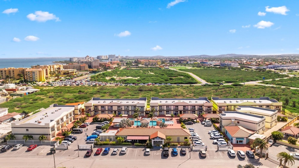 Charming 1br1ba Condo Steps From Eagle Beach