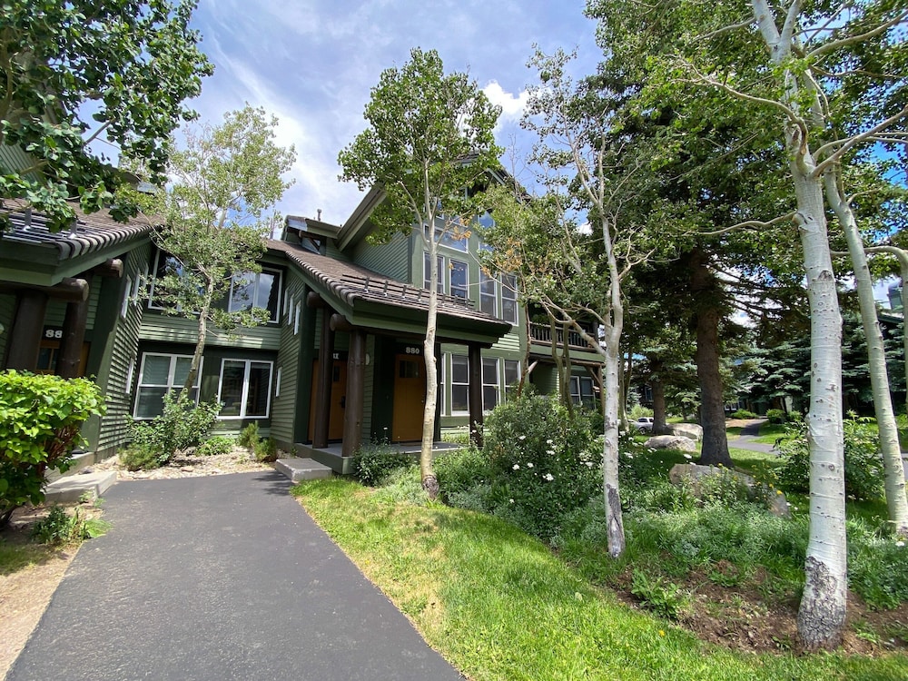 Snowcreek #880 3 Bedroom Condo by RedAwning view 5