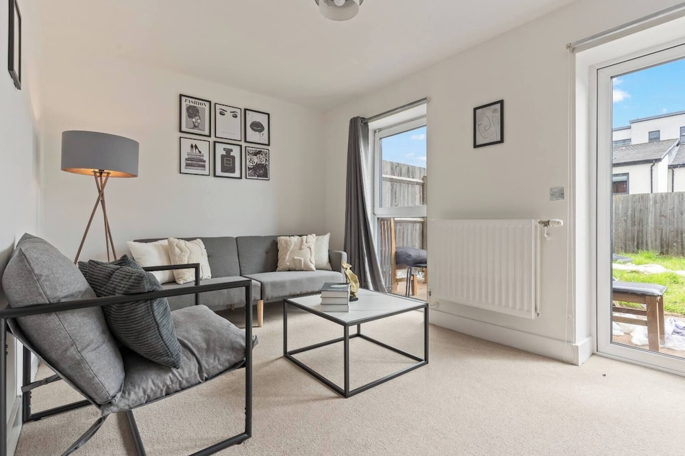 3-bed Elegant House Near Museums, Bullring & Parks