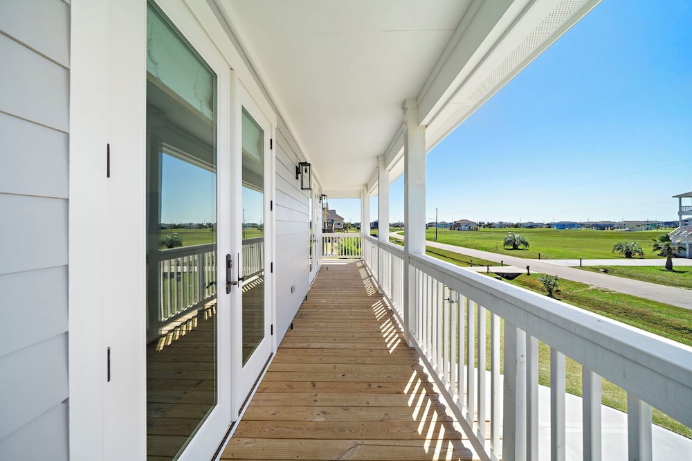 Pelican Perch by Ryson Vacation Rentals