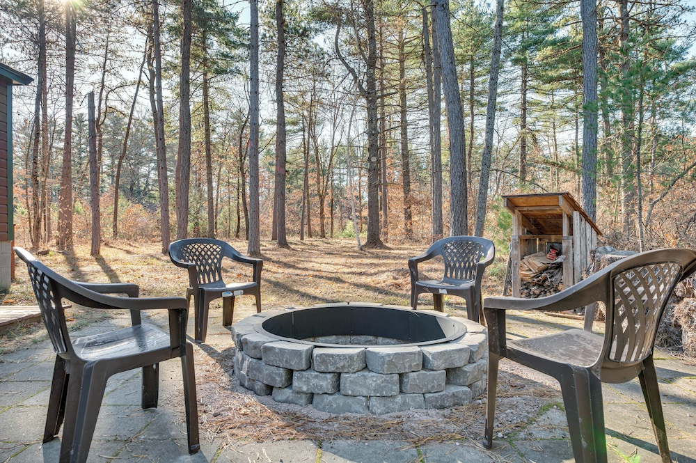 'camp Crescendo' Rustic Waterboro Cabin By Lake