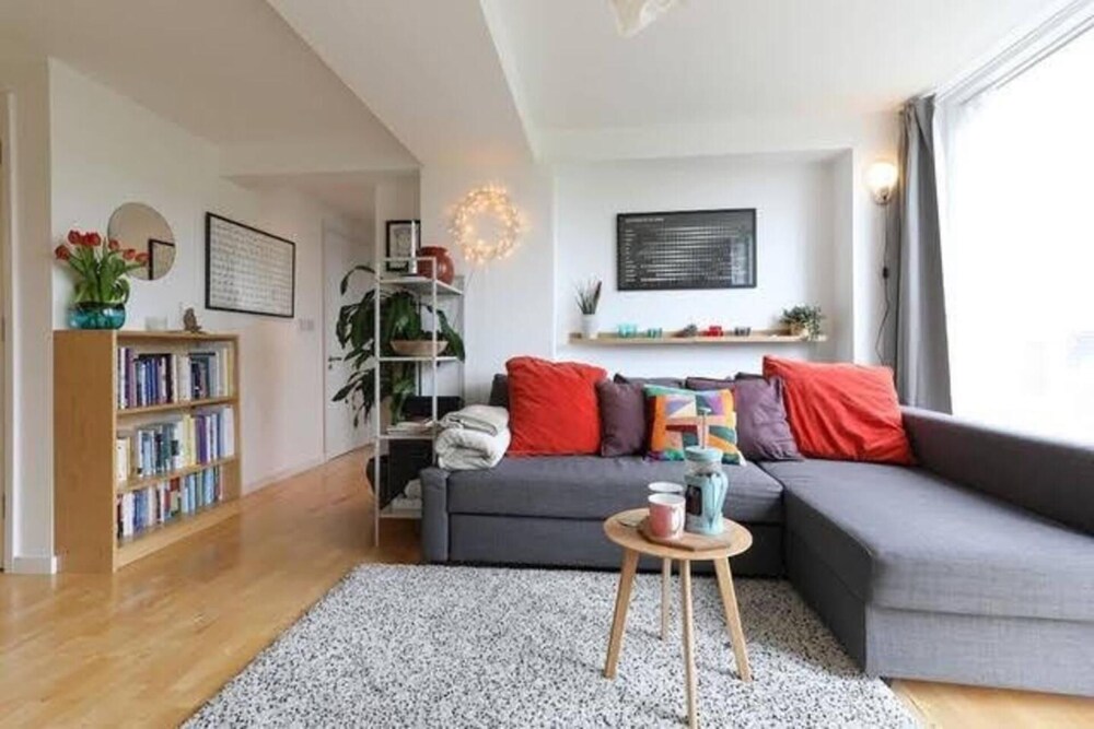 Leeds - Sleeps 4 - Free Parking - Pet Friendly view 5