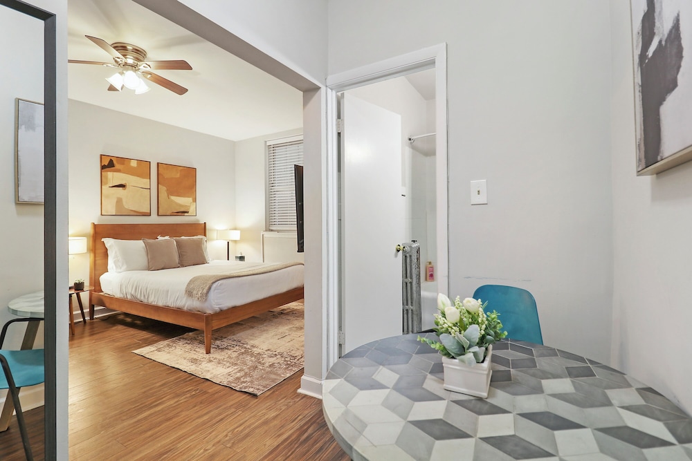 Trendy Studio Apt - Kenwood rep