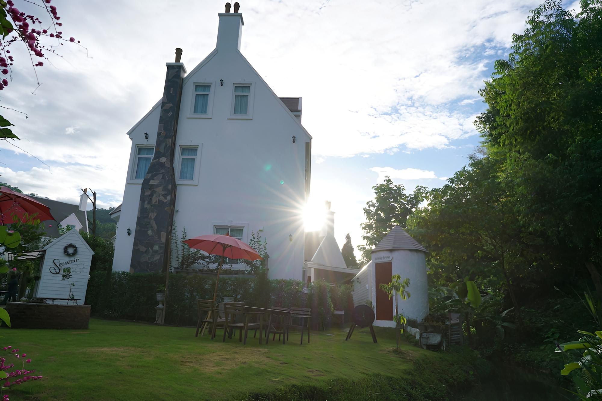 Hillsborough The English Country House