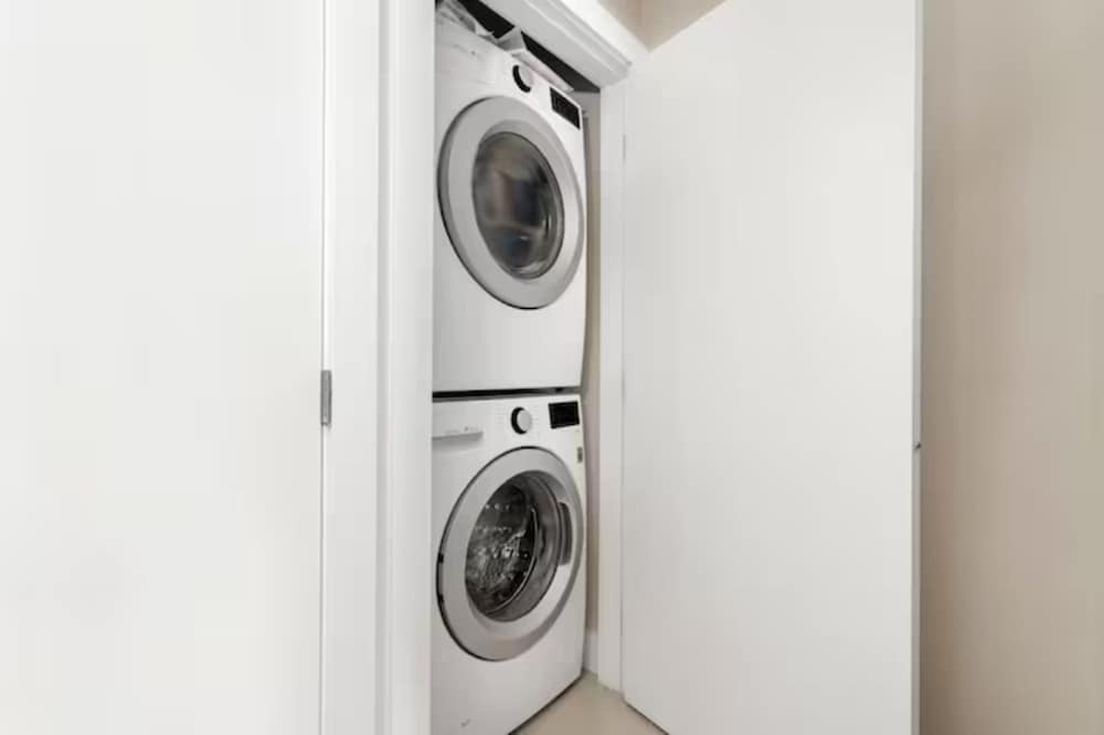 Harrison Lake Pets Welcome 3BR Suite