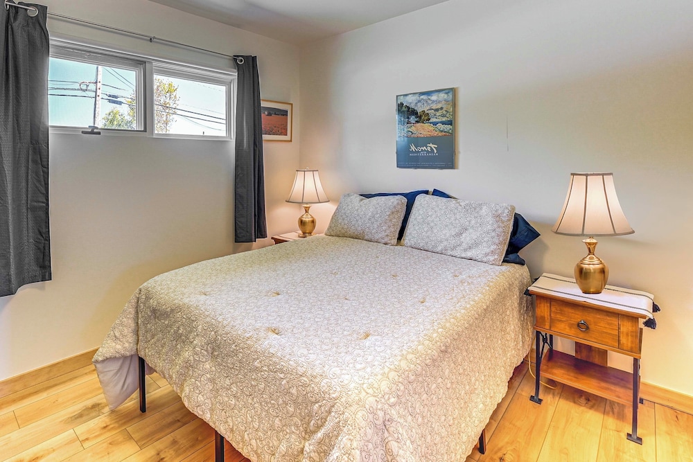 Walk to Flathead Lake: Airy Home w/ Mtn Views!