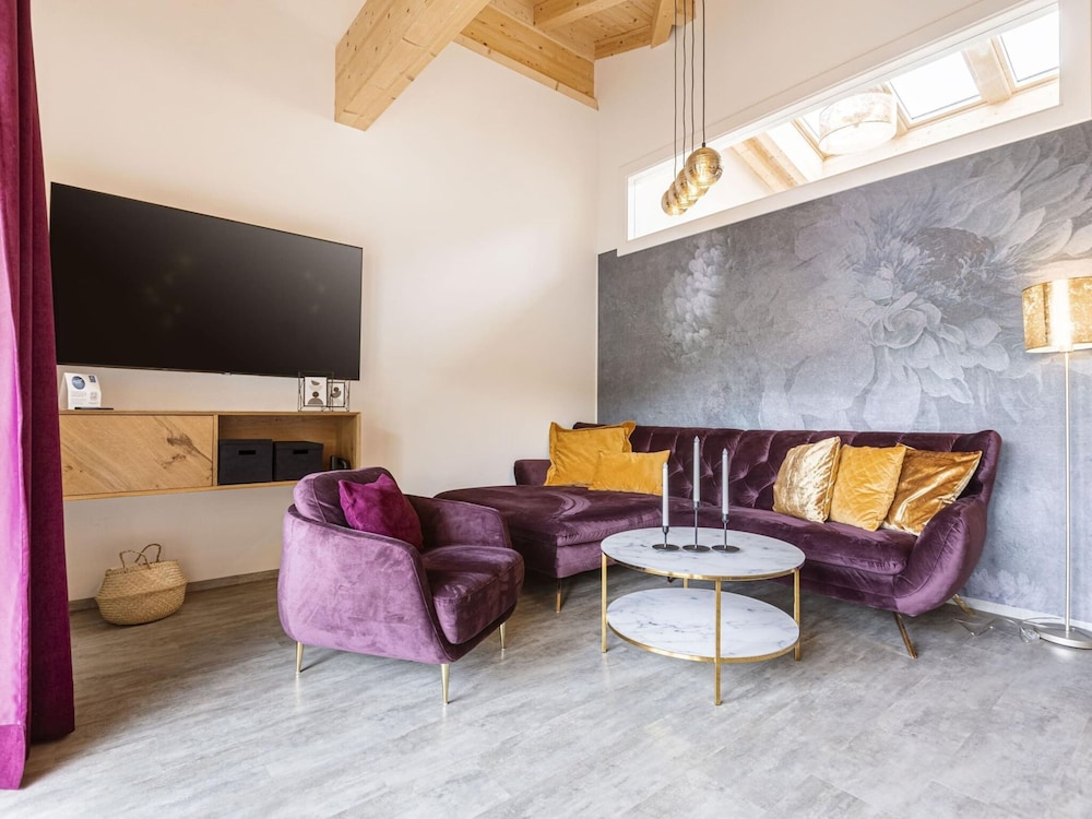Apartment Directly on the Mountain