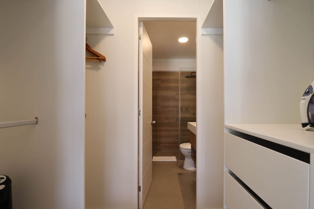 w Elegant 2BR With Balcony in San Isidro