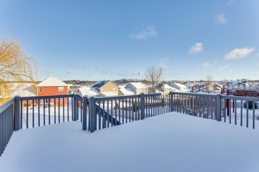 10 Mi to Dtwn Madison: Home w/ Large Yard!