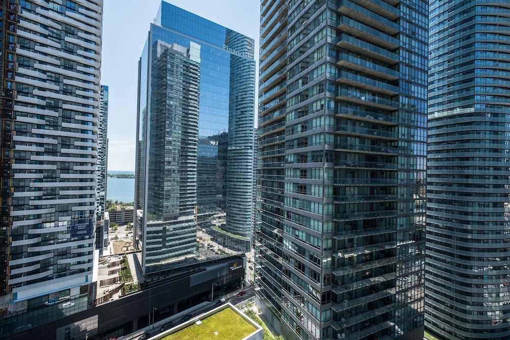 QuickStay - Premium 2bdrm Downtown Condo