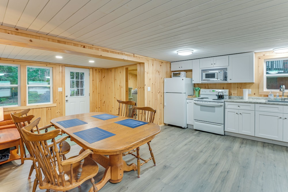 Waterfront Oasis: Family Retreat on Long Lake!
