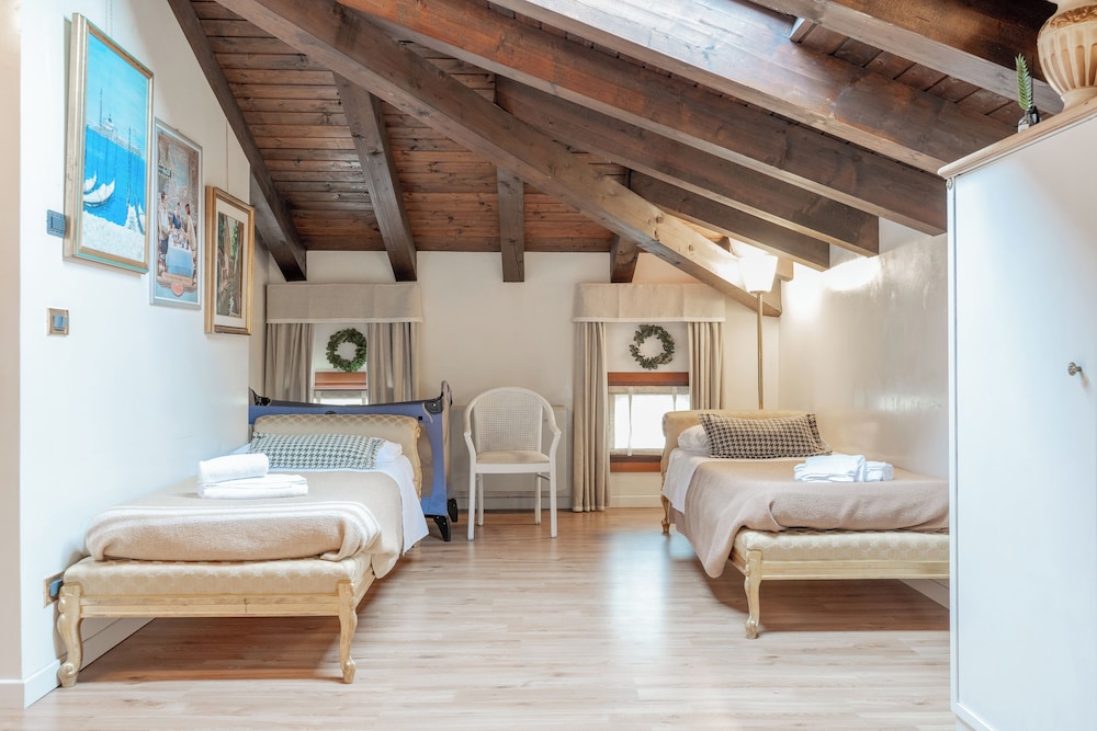 STUDIO VENICE GUESTHOUSE