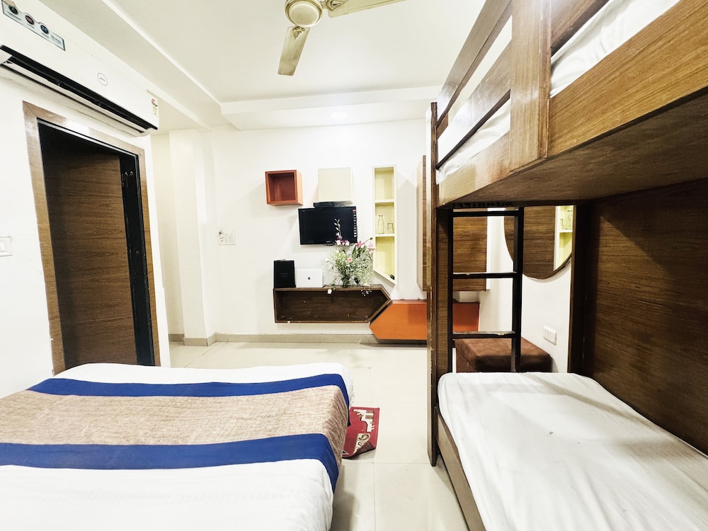 Staybook Hotel Jai Balaji New Delhi Railway Station