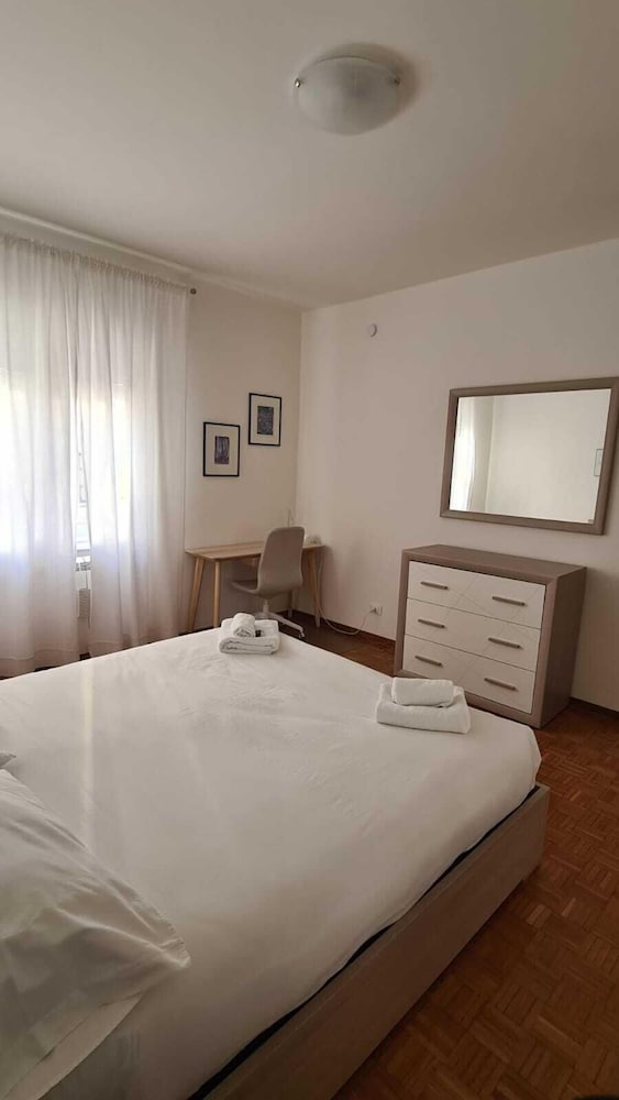 ELEONORA'S HOUSE