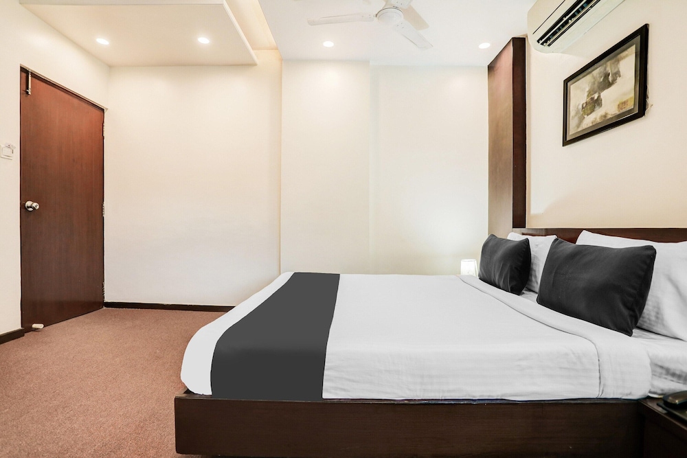 Blissful Stays at Ramdaspeth Downtown