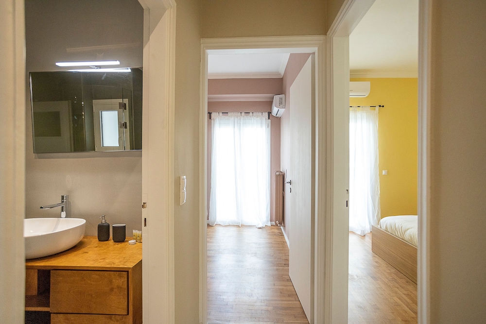 Spacious 2-bedroom Retreat in the Heart of Athens
