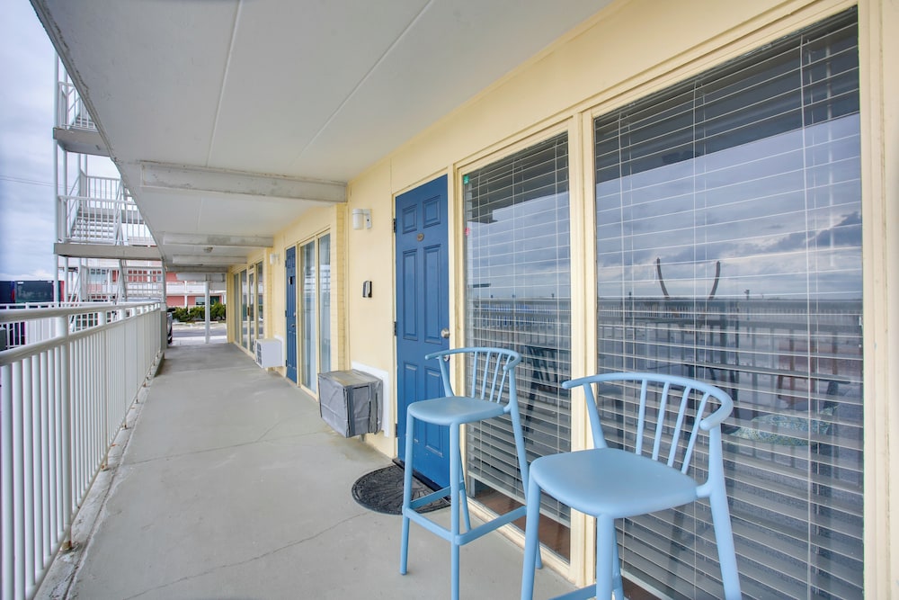 Beachfront Condo in Wildwood Crest w/ Pool Access!