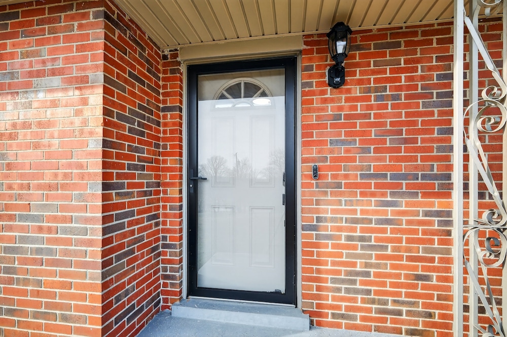 Quiet Retreat Near Opryland & Airport 4 Bedroom Home
