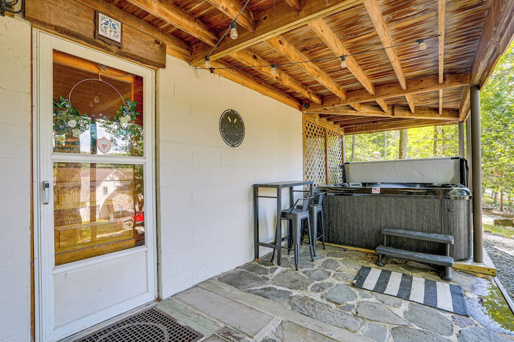 < 1 Mi to Lake: Cabin w/ Hot Tub in Greentown!