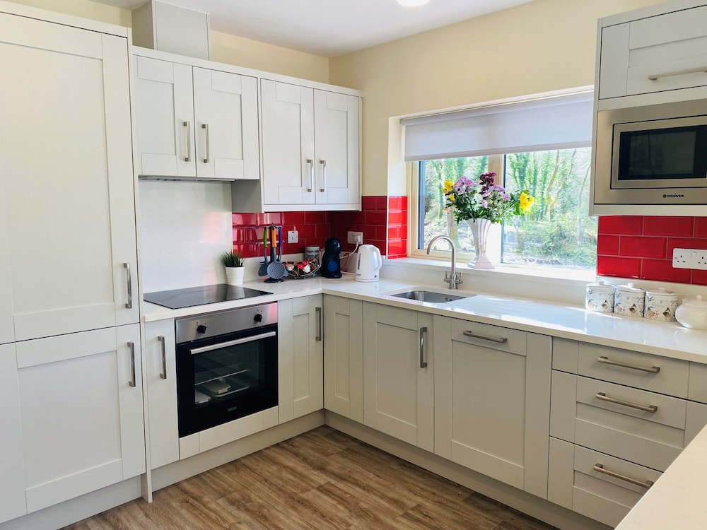 Brand new 2 Bedroom Home Overlooking Kenmare Bay Estuary