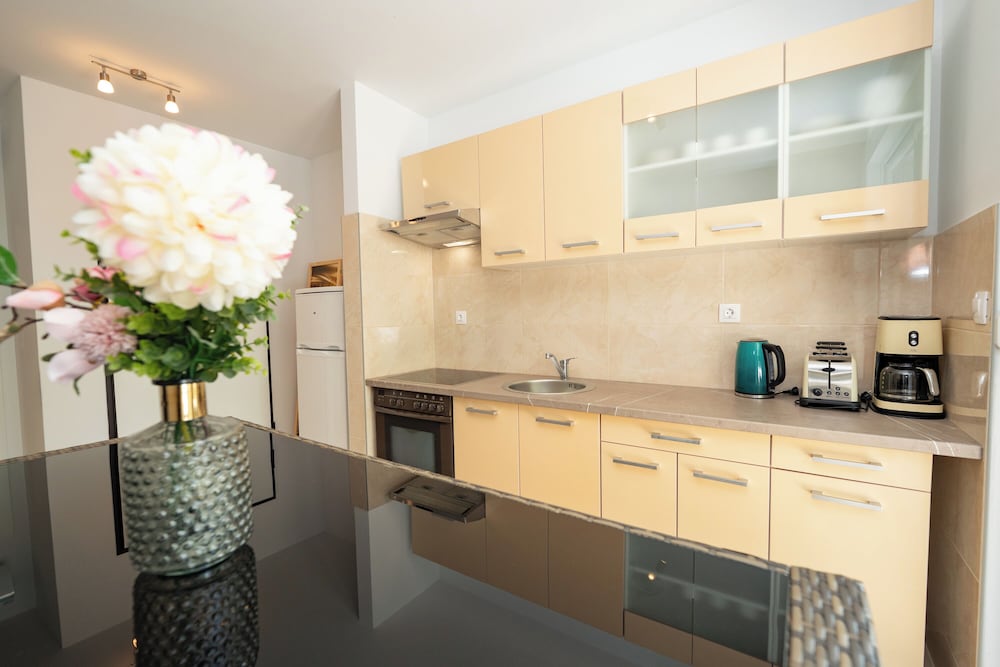Sunset B Apartment with Private Jacuzzi