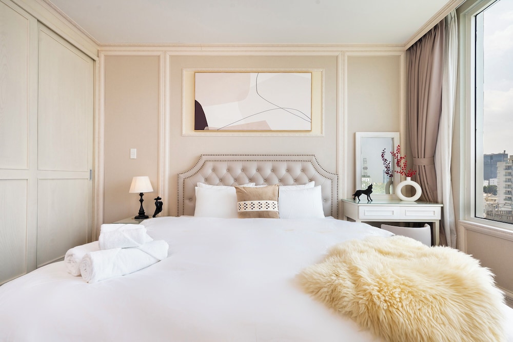 Luxury Condotel Luminous Leman