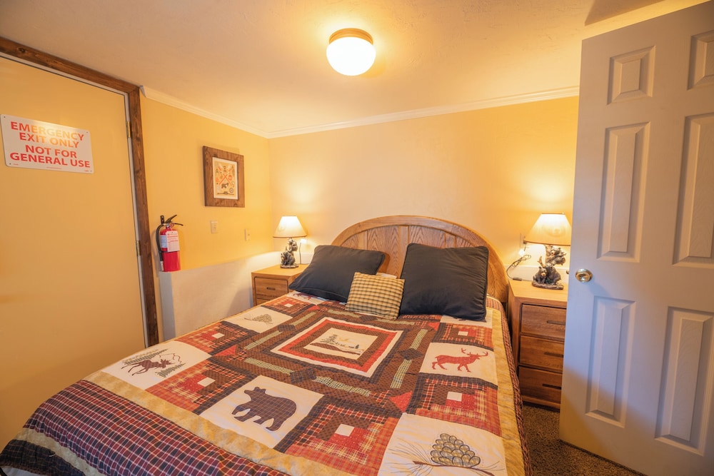 Big Bear Lake Vacations - Bear Mountain Summit - Property Image 21