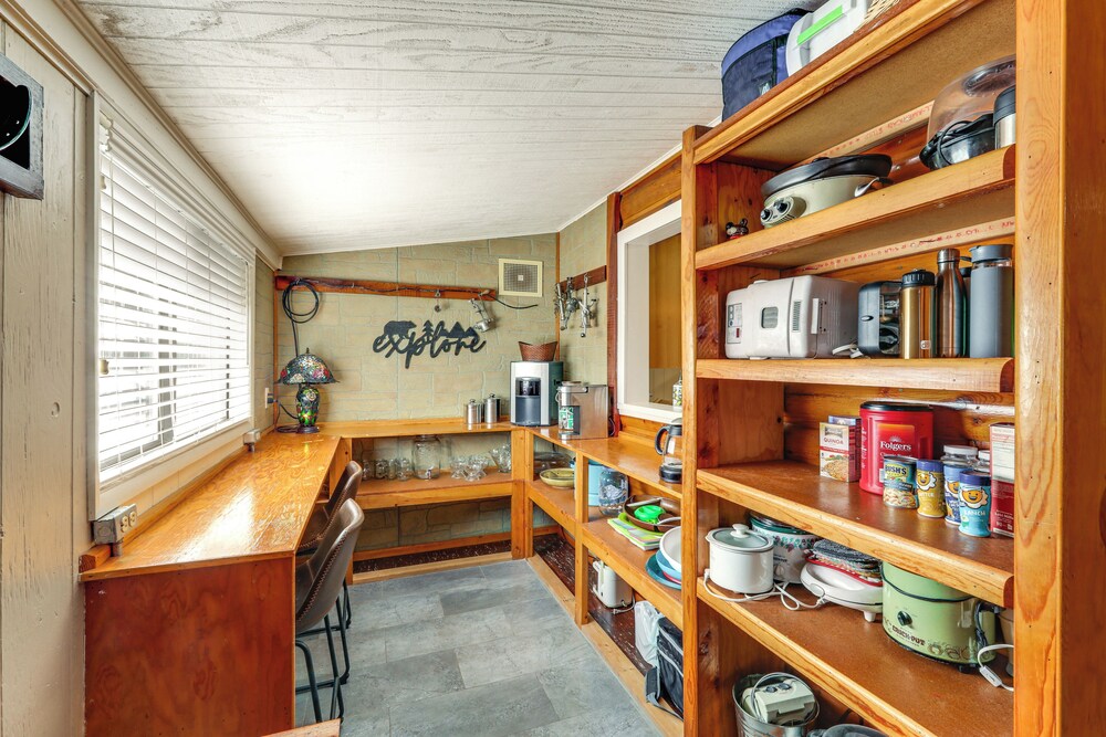 16 Mi to Mogollon Rim: Home w/ Deck in Payson!