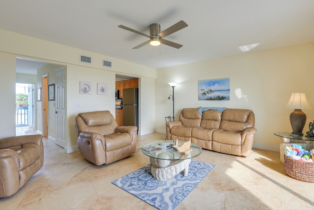 Oceanside: Beachfront Fort Pierce Retreat view 4