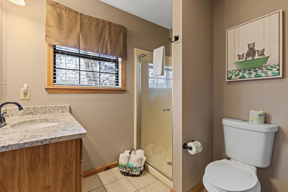 Bear Hideaway Cozy 3BR Cabin