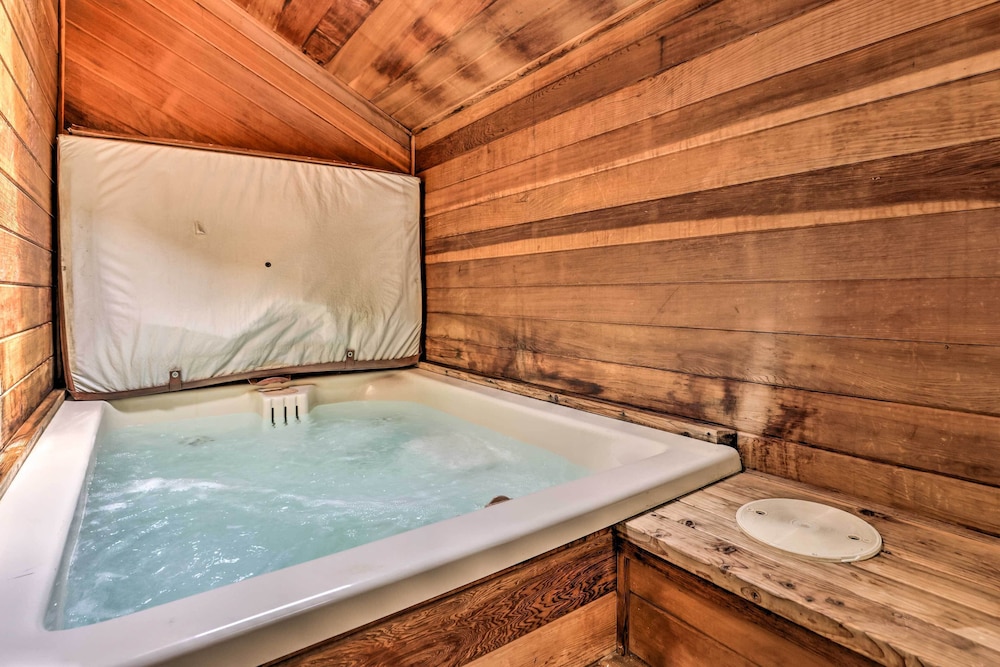 Mtn View Granby Condo w/ In-unit Hot Tub! view 3