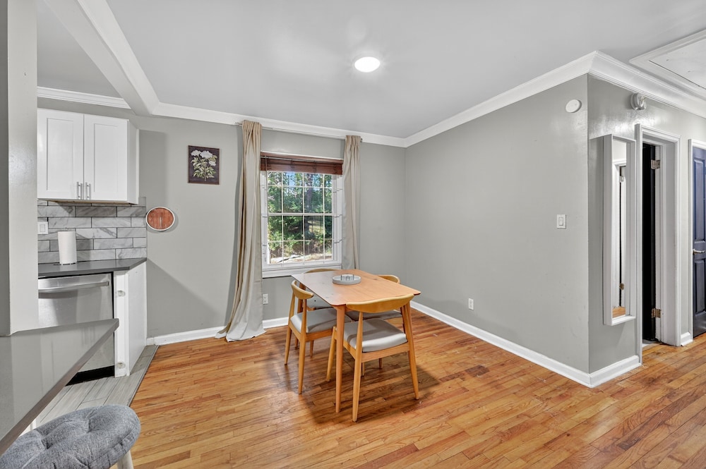 Charming East Atlanta Oasis Meets City Vibe 2 Bedroom Home