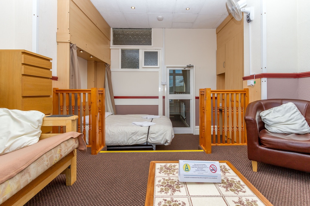 Lynton Apartments