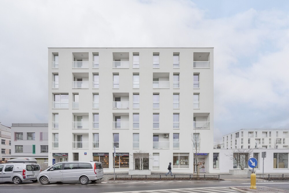 Bobrowiecka Modern Apartment by Renters